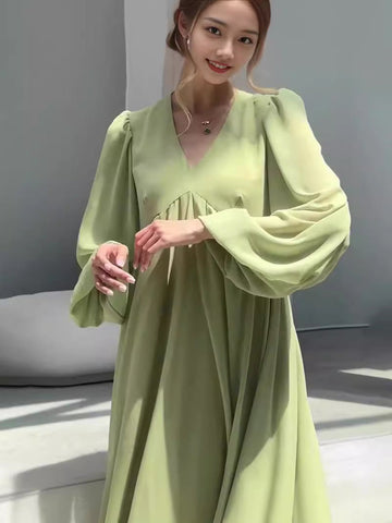 French Loose V In Summer 2024